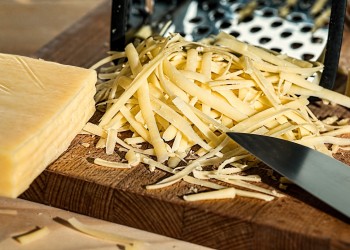 Lege schappen in de supermarkt door een cyberaanval